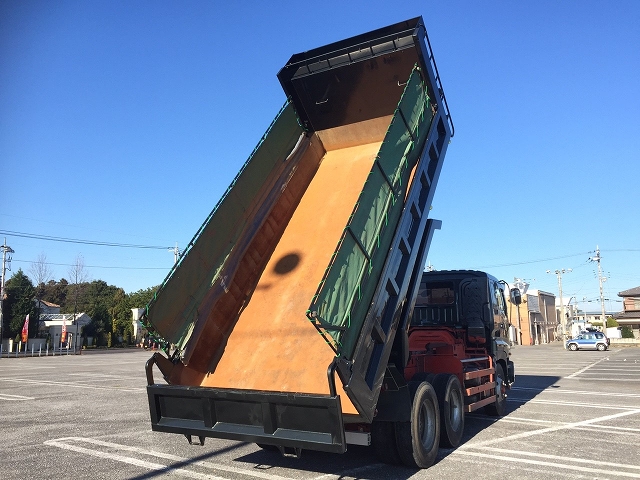 いすゞギガダンプ大型（10t）[写真02]