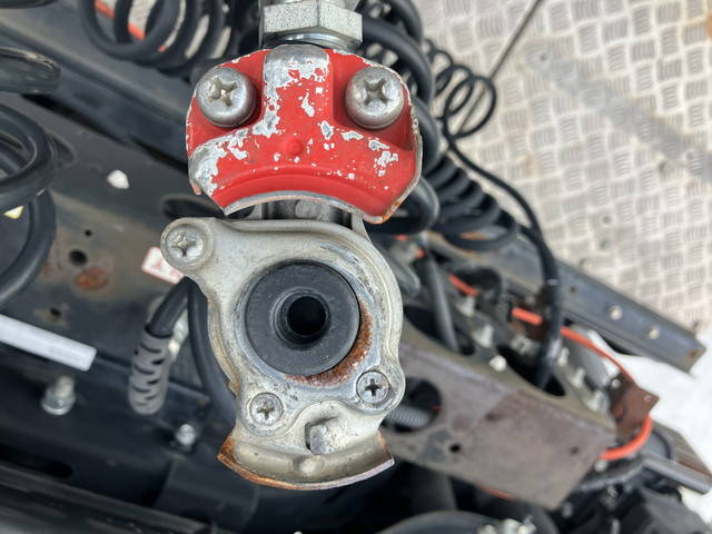 UDトラックスクオントレーラーヘッド（トラクターヘッド）大型（10t）[写真10]