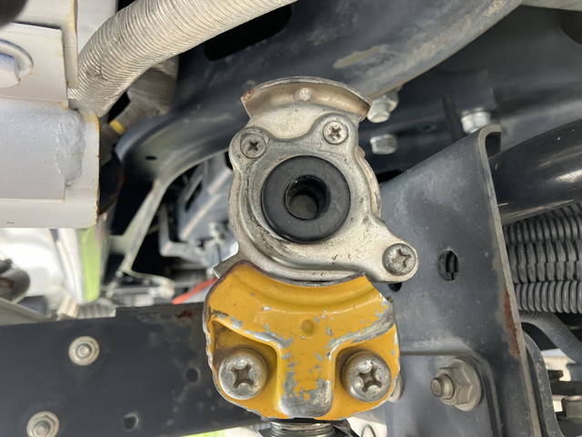 UDトラックスクオントレーラーヘッド（トラクターヘッド）大型（10t）[写真11]