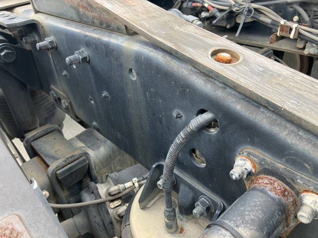 UDトラックスクオントレーラーヘッド（トラクターヘッド）大型（10t）[写真13]