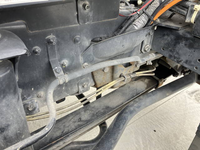 UDトラックスクオントレーラーヘッド（トラクターヘッド）大型（10t）[写真17]