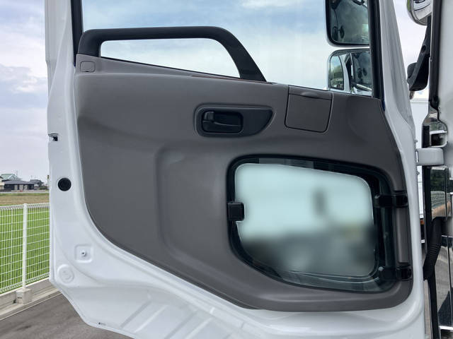 UDトラックスクオントレーラーヘッド（トラクターヘッド）大型（10t）[写真23]