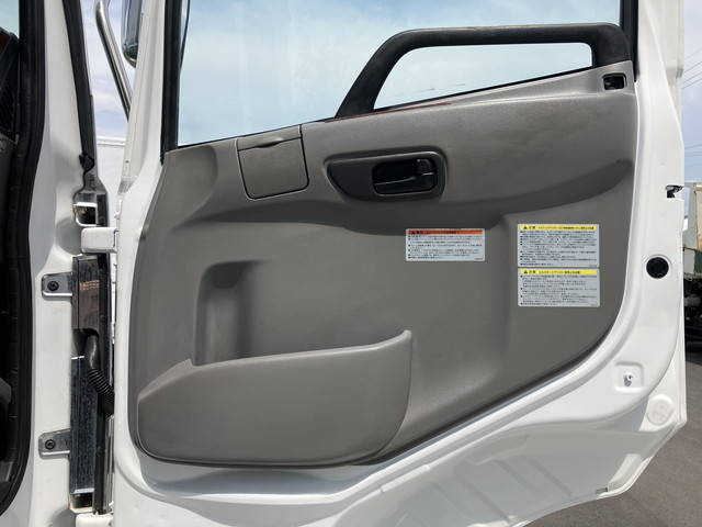 UDトラックスクオントレーラーヘッド（トラクターヘッド）大型（10t）[写真24]