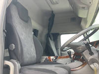 UDトラックスクオントレーラーヘッド（トラクターヘッド）大型（10t）[写真26]