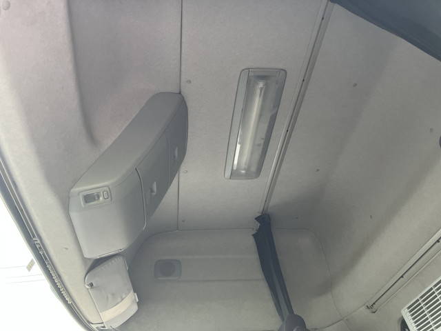 UDトラックスクオントレーラーヘッド（トラクターヘッド）大型（10t）[写真27]