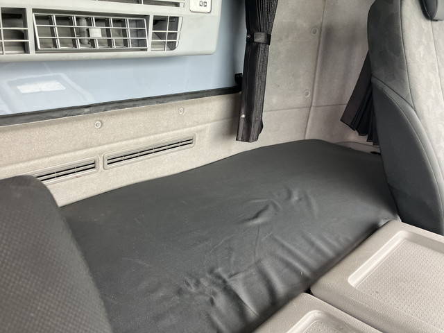 UDトラックスクオントレーラーヘッド（トラクターヘッド）大型（10t）[写真28]