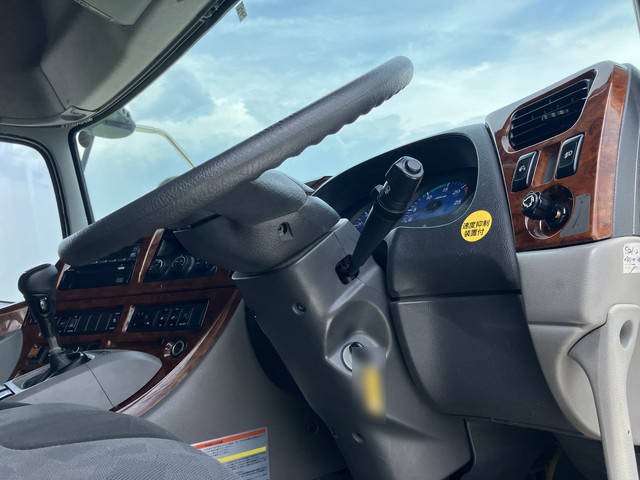 UDトラックスクオントレーラーヘッド（トラクターヘッド）大型（10t）[写真32]
