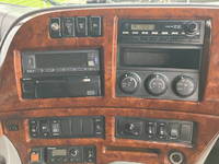 UDトラックスクオントレーラーヘッド（トラクターヘッド）大型（10t）[写真33]