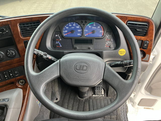 UDトラックスクオントレーラーヘッド（トラクターヘッド）大型（10t）[写真35]