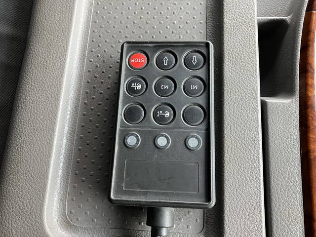 UDトラックスクオントレーラーヘッド（トラクターヘッド）大型（10t）[写真37]