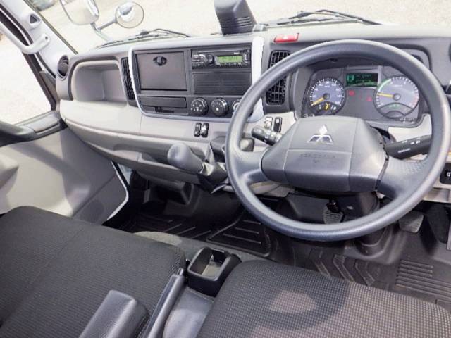 三菱ふそうキャンター平ボディ小型（2t・3t）[写真10]