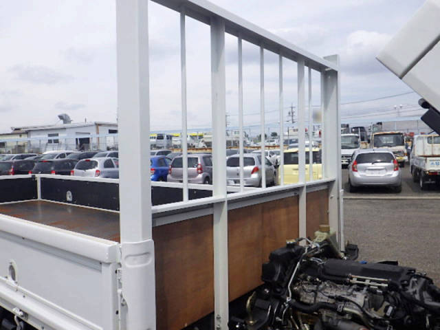 三菱ふそうキャンター平ボディ小型（2t・3t）[写真24]