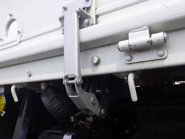 三菱ふそうキャンター平ボディ小型（2t・3t）[写真26]