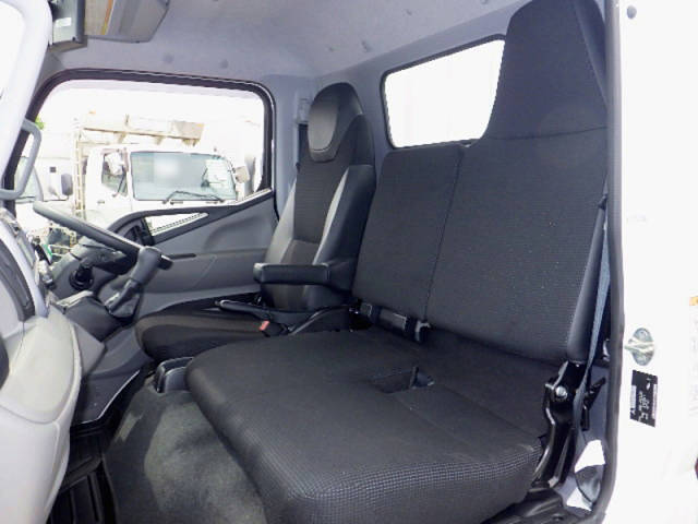 三菱ふそうキャンター平ボディ小型（2t・3t）[写真09]