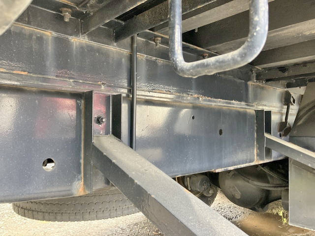 日野プロフィア平ボディ大型（10t）[写真17]