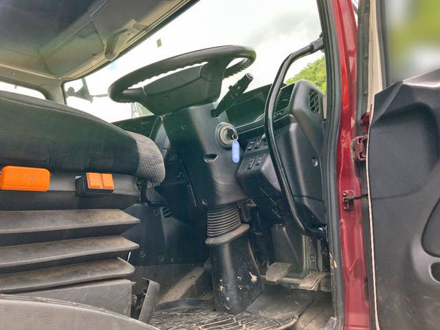 日野プロフィア平ボディ大型（10t）[写真31]