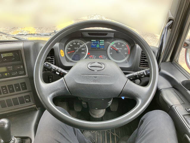 日野プロフィア平ボディ大型（10t）[写真34]