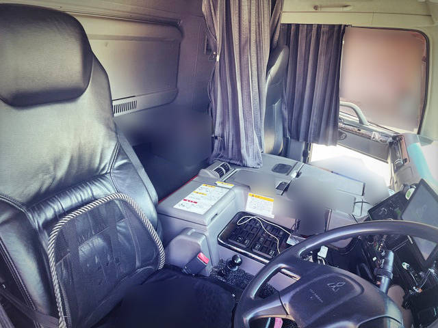 三菱ふそうスーパーグレートコンテナ専用車大型（10t）[写真30]