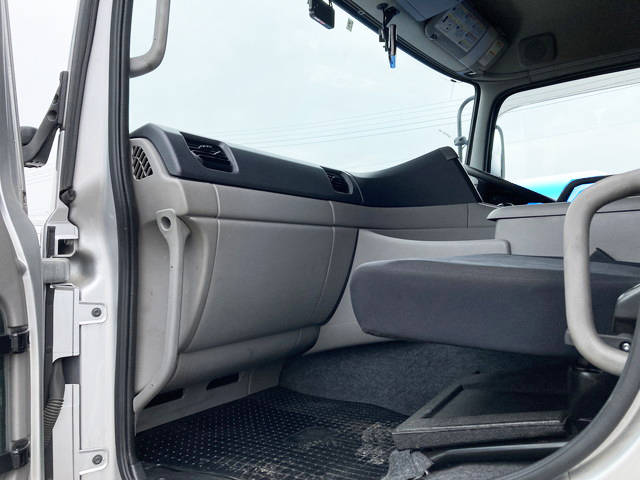 UDトラックスクオンアルミウイング大型（10t）[写真29]