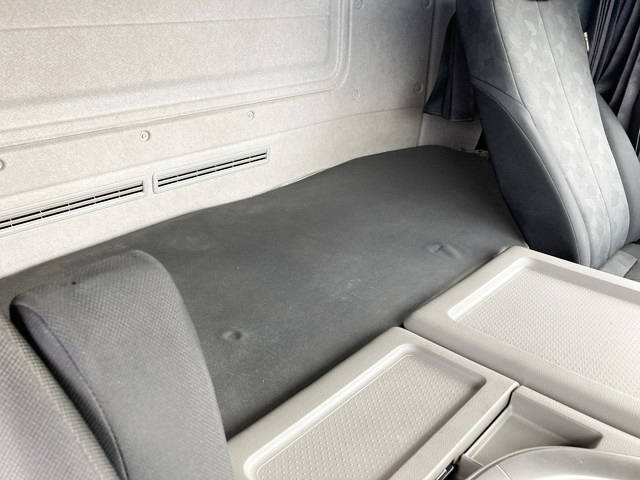 UDトラックスクオンアルミウイング大型（10t）[写真34]