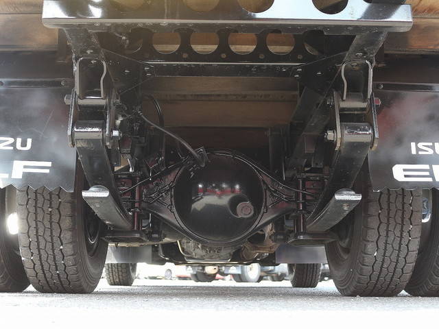 いすゞエルフ平ボディ小型（2t・3t）[写真15]