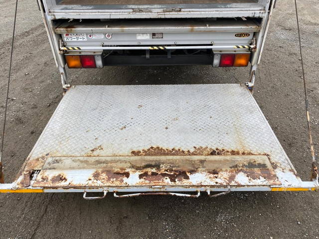 三菱ふそうキャンターパネルバン小型（2t・3t）[写真11]