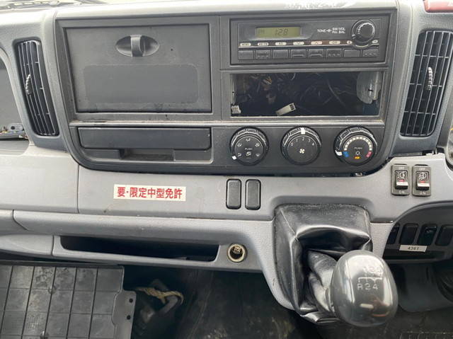 三菱ふそうキャンターパネルバン小型（2t・3t）[写真19]