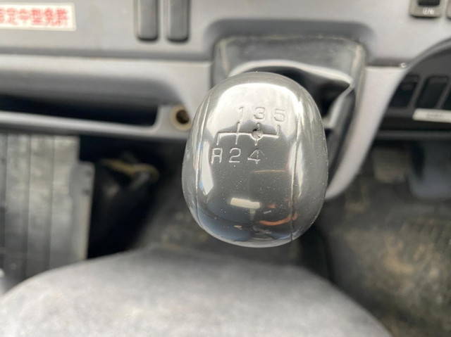 三菱ふそうキャンターパネルバン小型（2t・3t）[写真23]