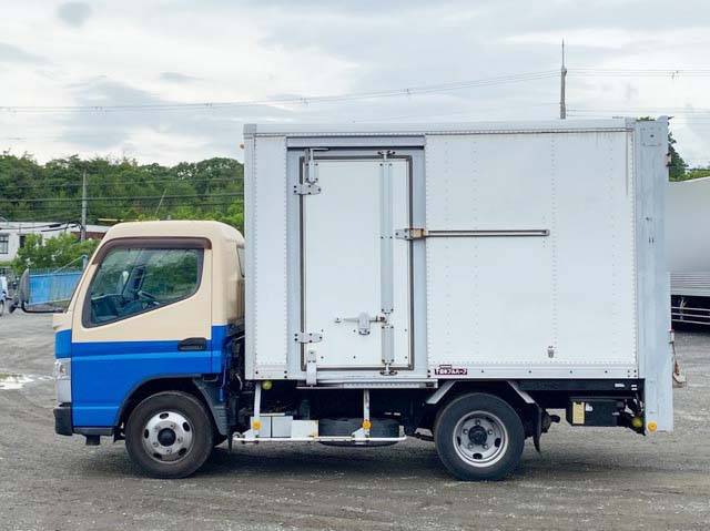 三菱ふそうキャンターパネルバン小型（2t・3t）[写真05]