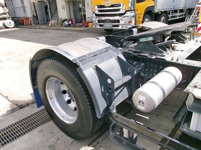 UDトラックスクオントレーラーヘッド（トラクターヘッド）大型（10t）[写真08]