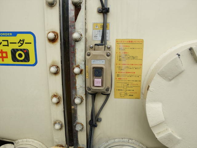 三菱ふそうスーパーグレートバキュームカー大型（10t）[写真15]