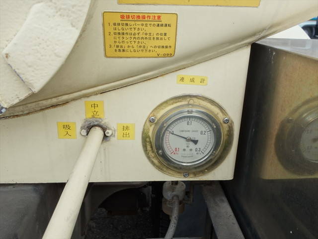 三菱ふそうスーパーグレートバキュームカー大型（10t）[写真17]