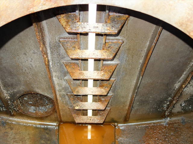 三菱ふそうスーパーグレートバキュームカー大型（10t）[写真27]