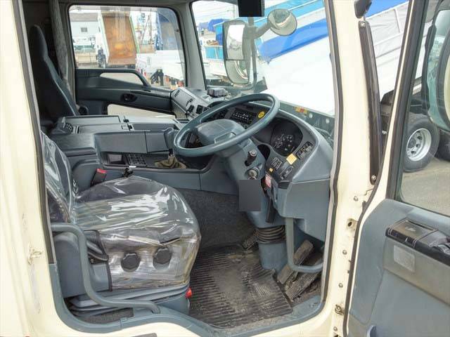 三菱ふそうスーパーグレートバキュームカー大型（10t）[写真28]