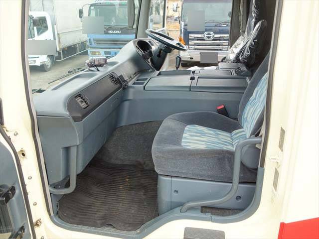 三菱ふそうスーパーグレートバキュームカー大型（10t）[写真34]