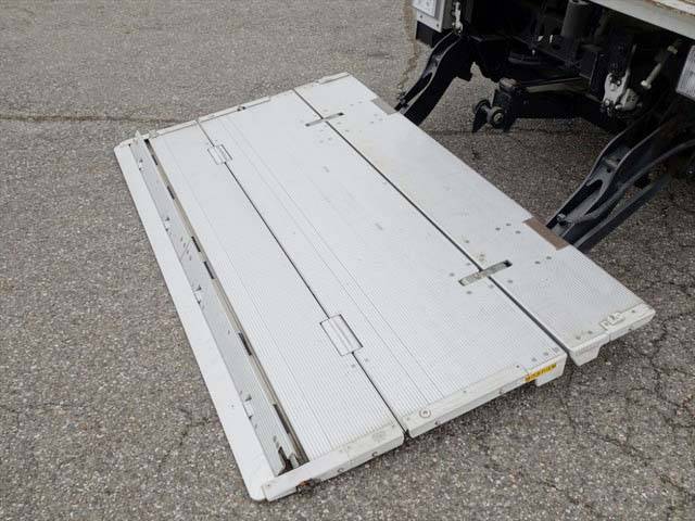 いすゞエルフアルミバン小型（2t・3t）[写真13]