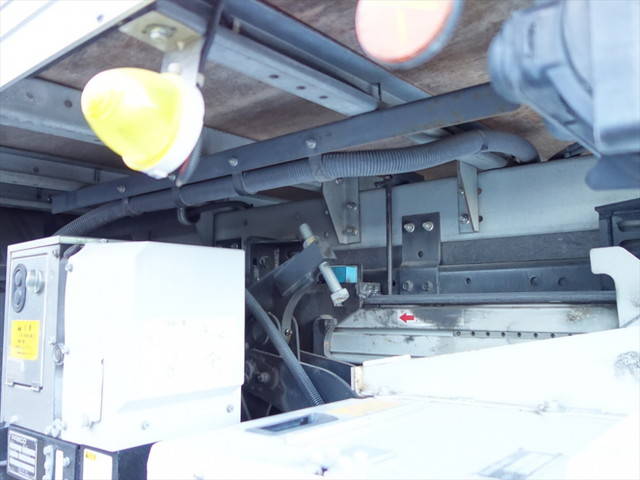 いすゞエルフアルミバン小型（2t・3t）[写真06]