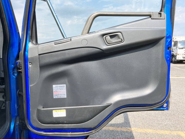 三菱ふそうファイターセーフティクレーン4段増トン（6t・8t）[写真27]