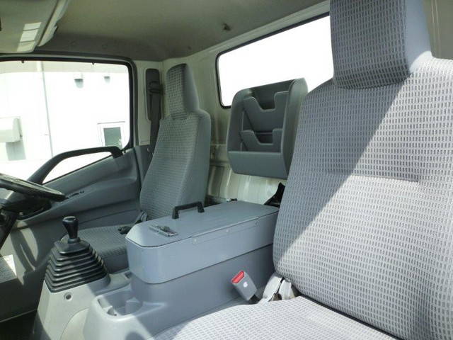 日野デュトロパネルバン小型（2t・3t）[写真28]