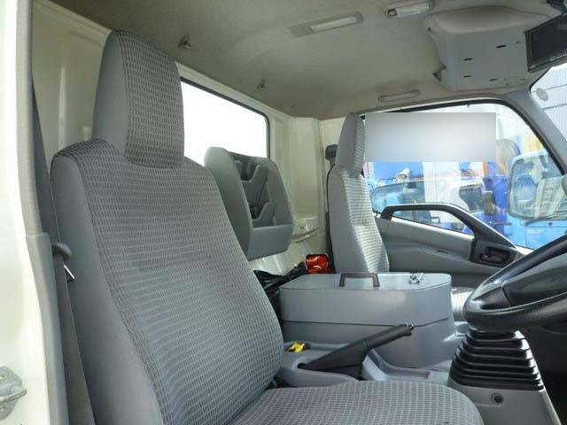 日野デュトロパネルバン小型（2t・3t）[写真36]