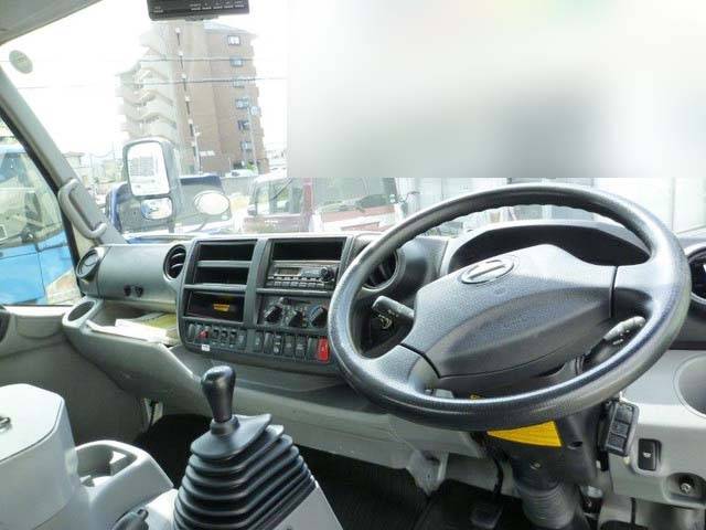 日野デュトロパネルバン小型（2t・3t）[写真38]