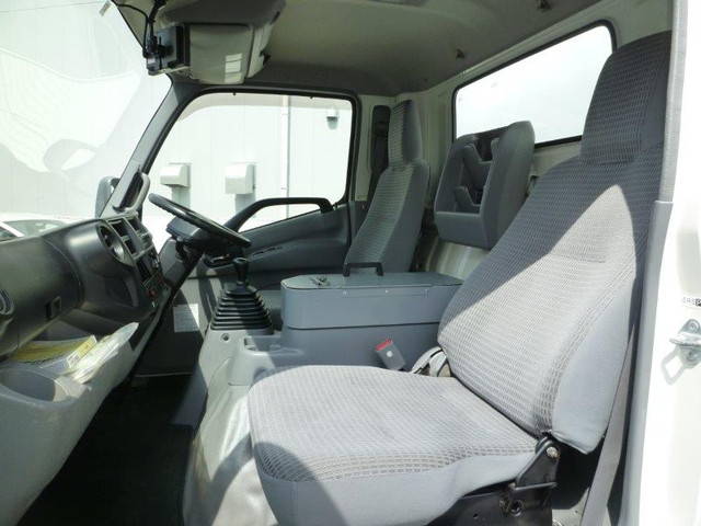 日野デュトロパネルバン小型（2t・3t）[写真40]