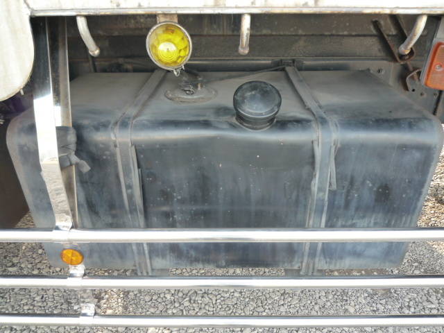 UDトラックスクオンアルミブロック大型（10t）[写真13]