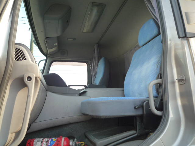 UDトラックスクオンアルミブロック大型（10t）[写真25]