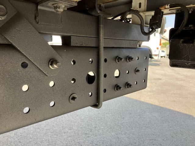 三菱ふそうキャンター平ボディ小型（2t・3t）[写真16]