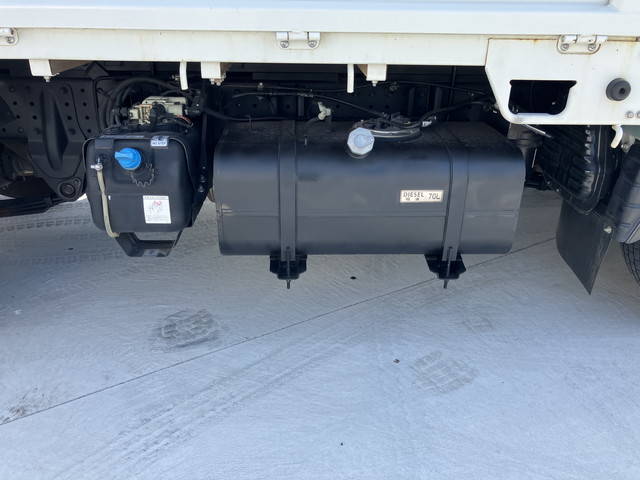 三菱ふそうキャンター平ボディ小型（2t・3t）[写真19]