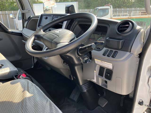 三菱ふそうキャンター平ボディ小型（2t・3t）[写真22]