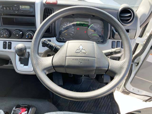 三菱ふそうキャンター平ボディ小型（2t・3t）[写真25]