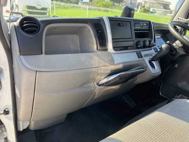 三菱ふそうキャンター平ボディ小型（2t・3t）[写真32]