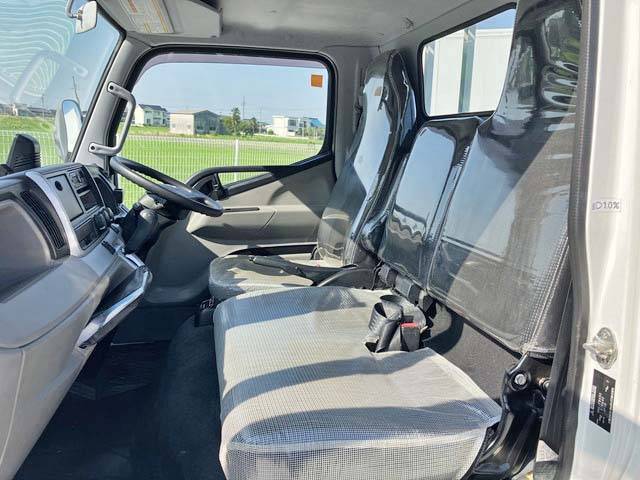 三菱ふそうキャンター平ボディ小型（2t・3t）[写真33]